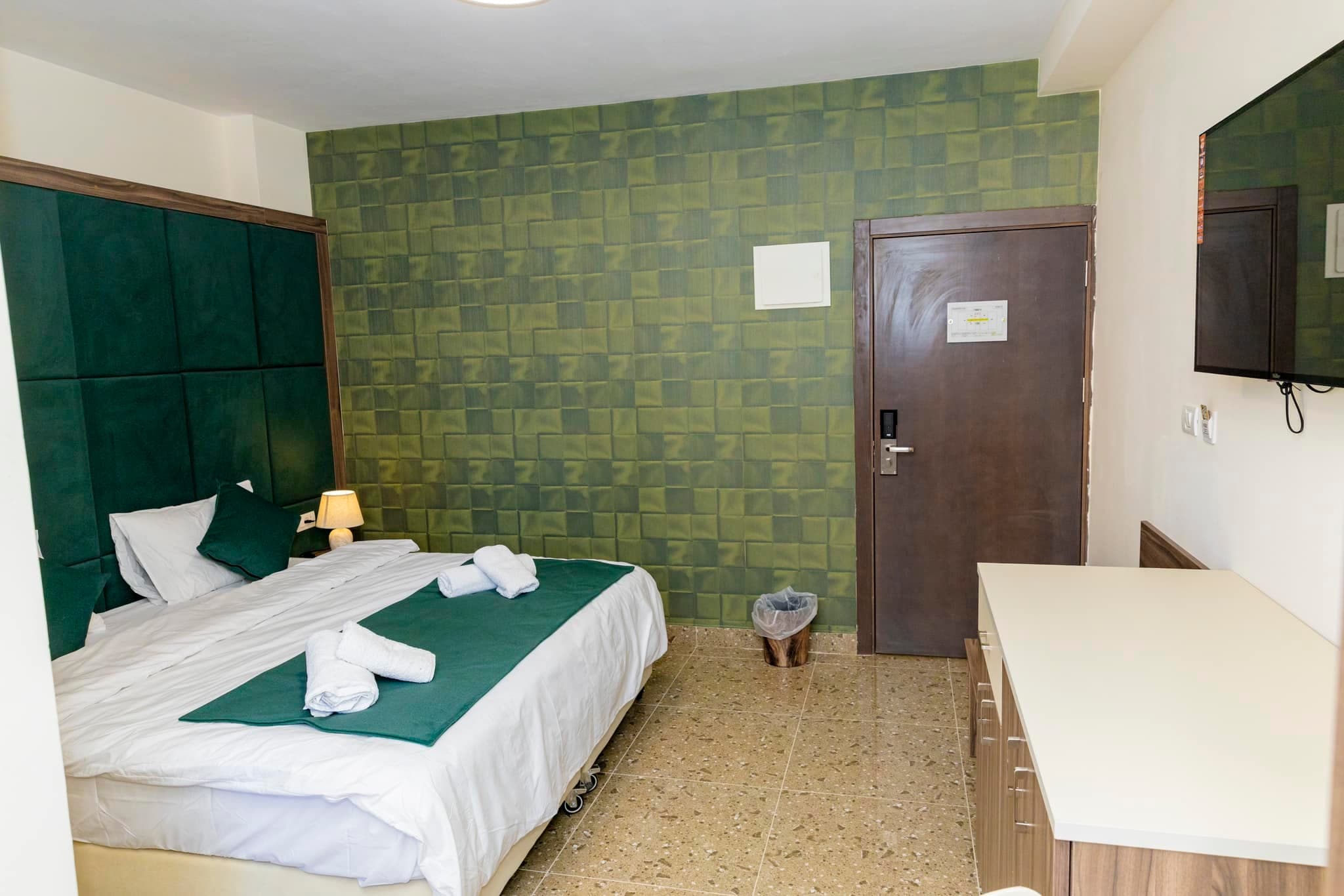 Suite Queen Bed (Balcony) at Isla Hotel